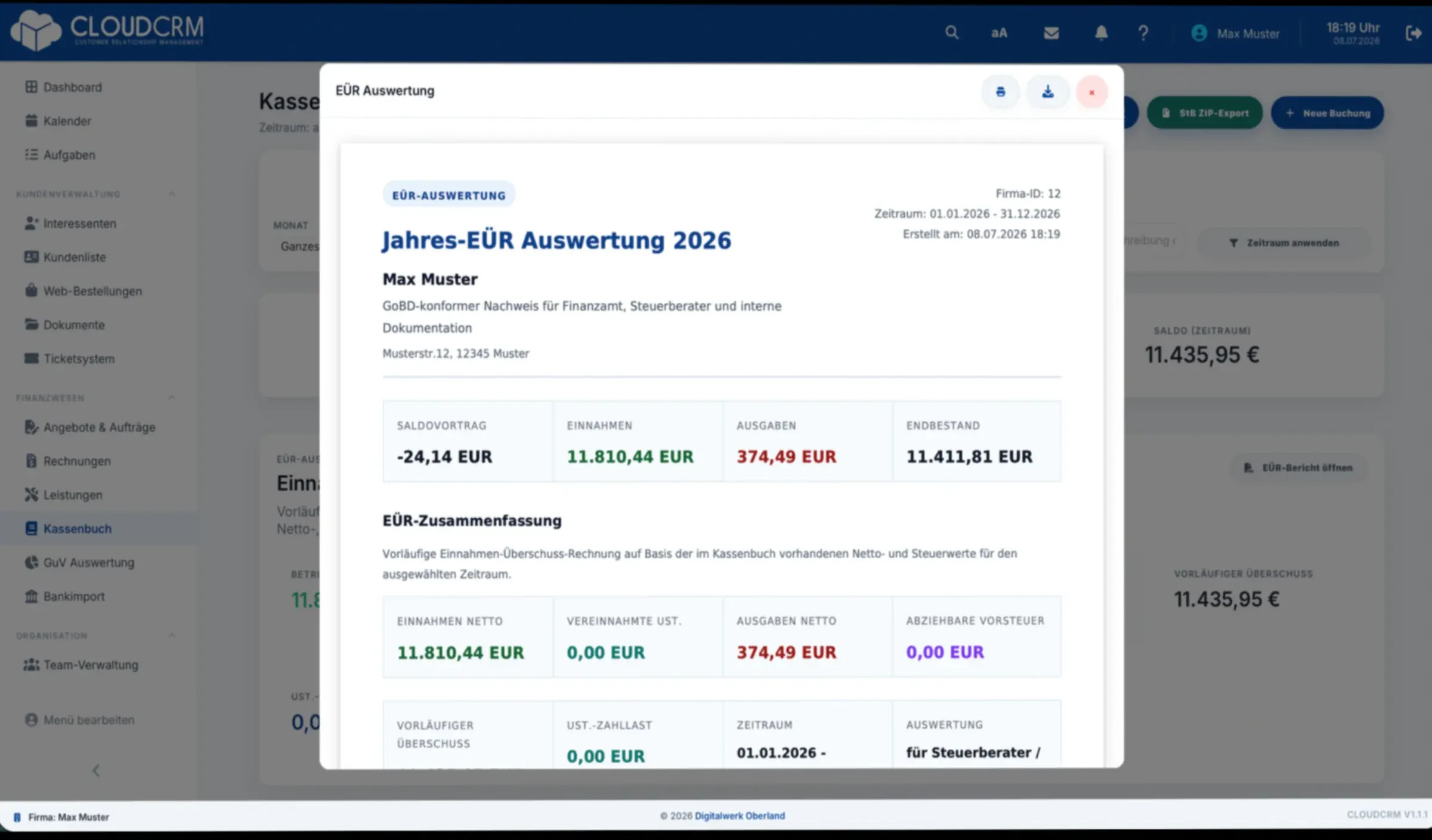CloudCRM-Kassenbuch mit geöffnetem EÜR-Bericht und EÜR-Zusammenfassung anhand von Beispieldaten